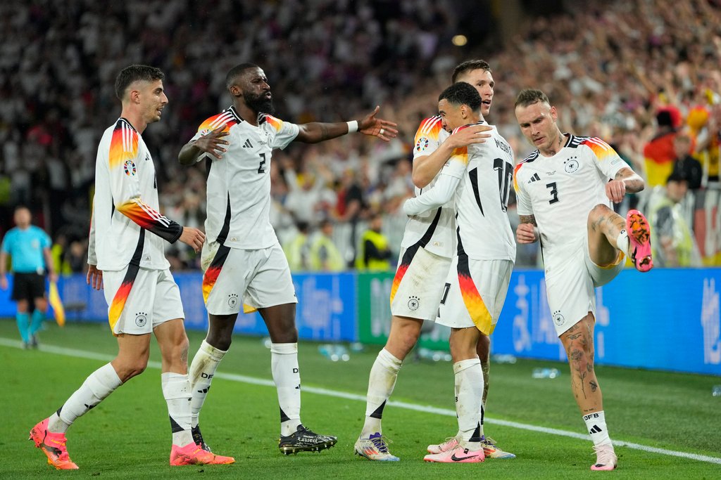 Germany and Netherlands Smash Out as Paraguay, Morocco and Norway Reach Round of 16